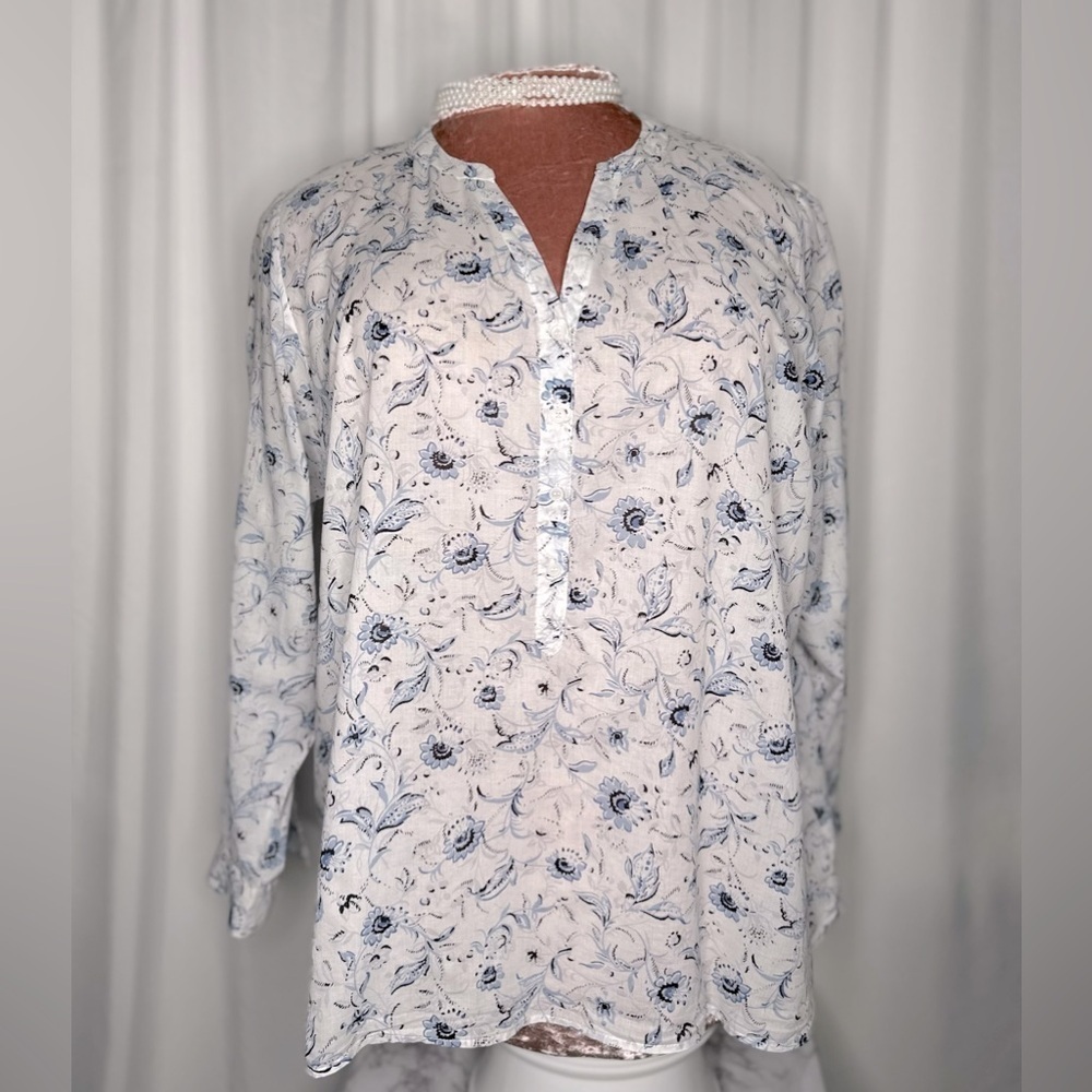 Lane Bryant Blue and White Floral Pattern Women's Top (690)